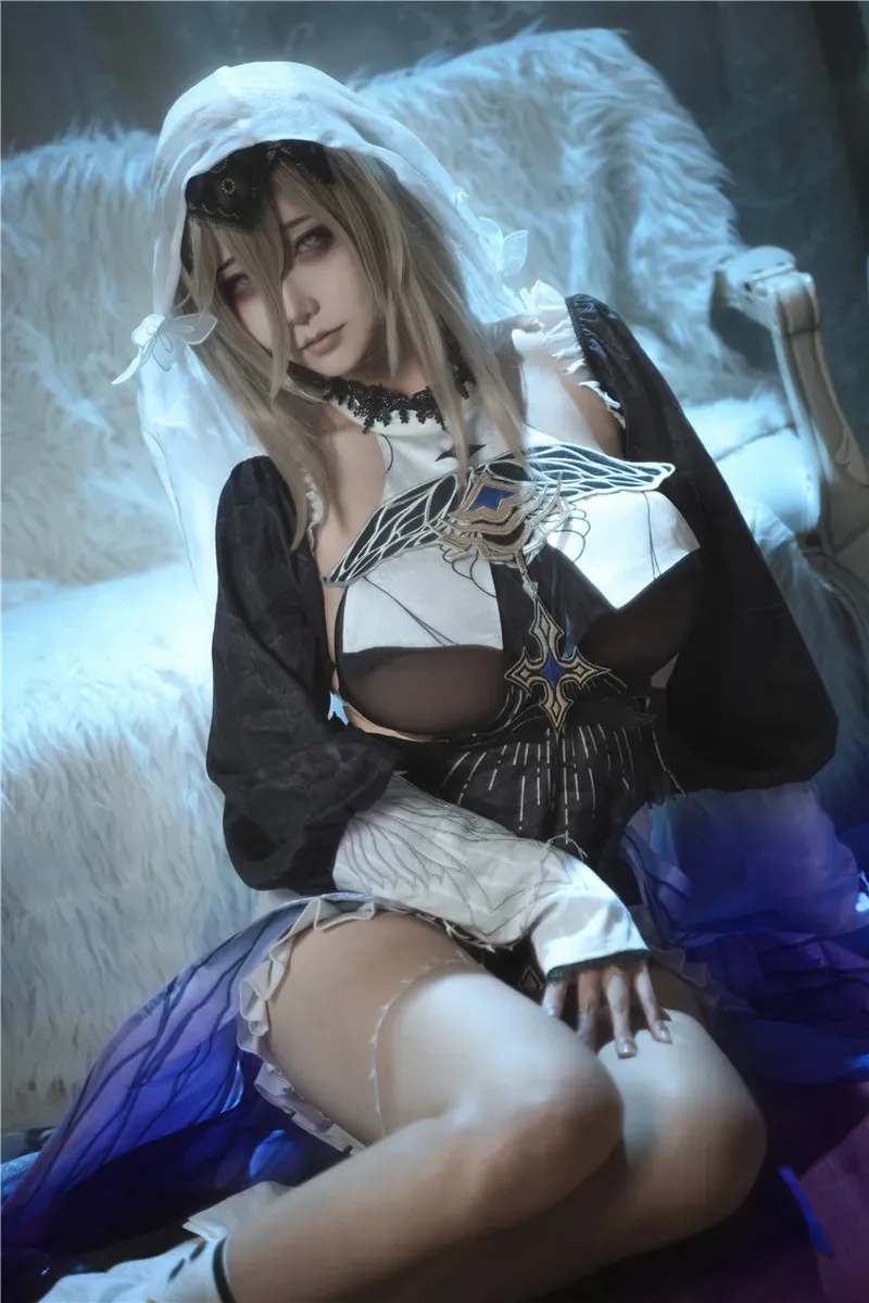 公开平台线索与Cosplay内容风格更新记录 黑白色幻想风Cosplay照片