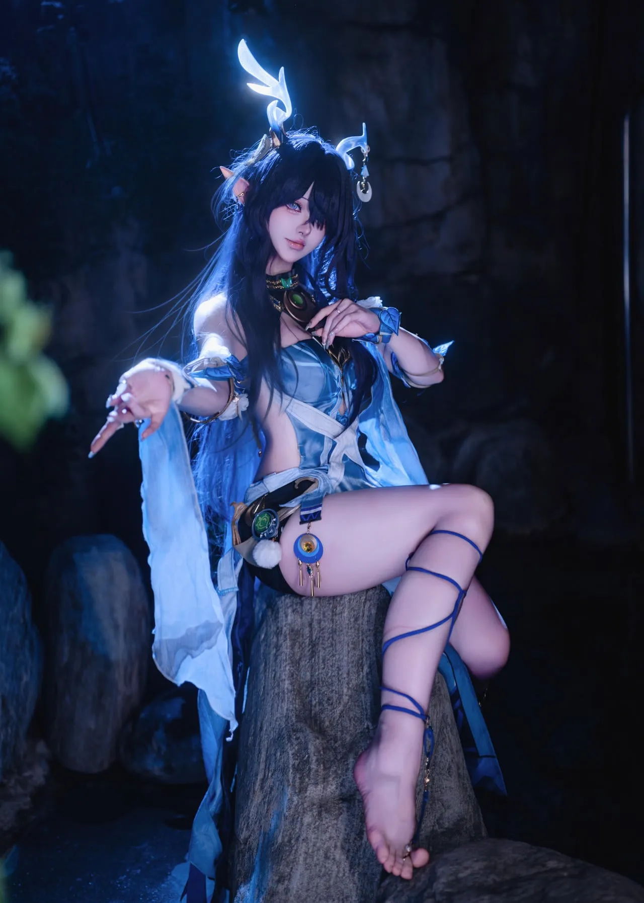 微博抖音平台线索与Cosplay内容风格更新整理 Cosplay照片，展示背景、色调、光线和空间层次