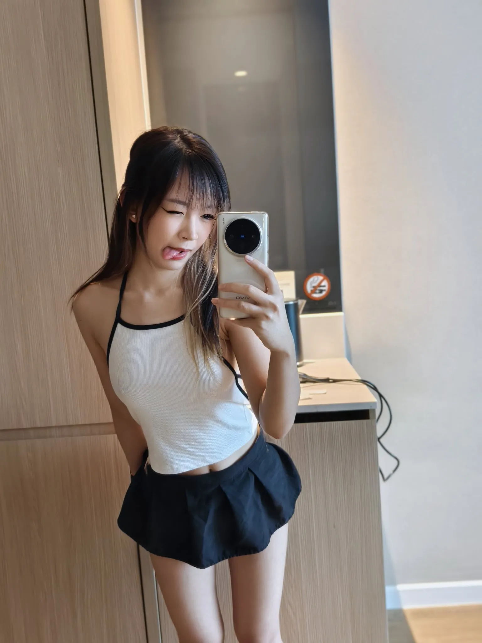 公开平台线索与写真视觉风格更新记录 镜面自拍造型照片