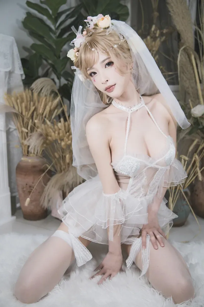 公开平台线索与写真内容风格更新记录 白色婚纱风格造型写真