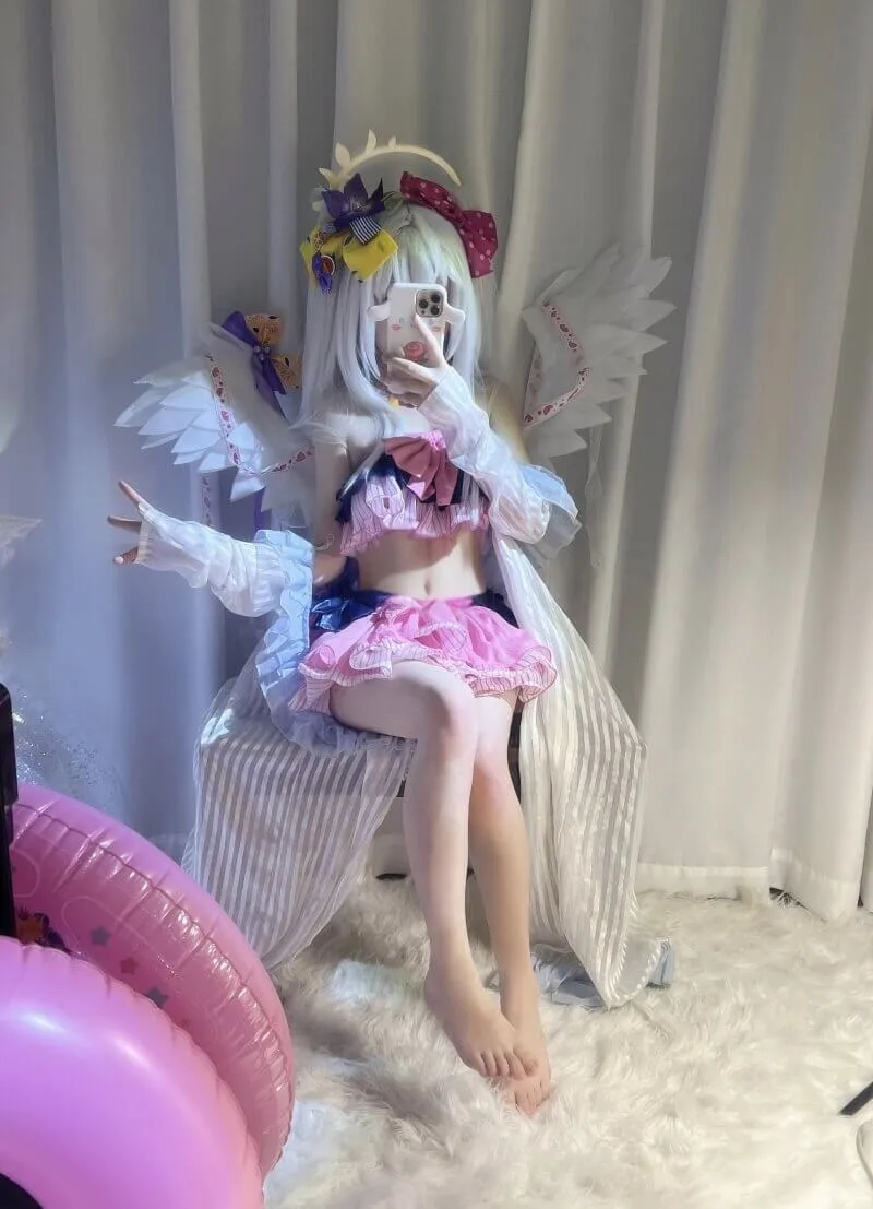 Instagram与Cosplay写真内容风格更新线索 白粉色幻想风Cosplay照片
