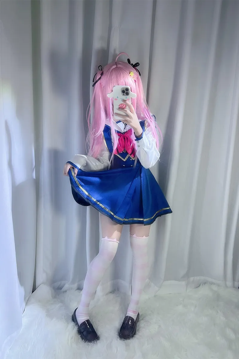Instagram与Cosplay写真内容风格更新线索 粉色假发蓝色制服Cosplay造型