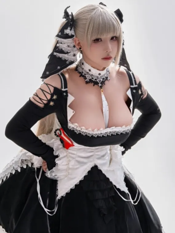 社媒平台与cosplay写真更新状态 造型照片，展示发型变化、服装搭配和角色视觉表现