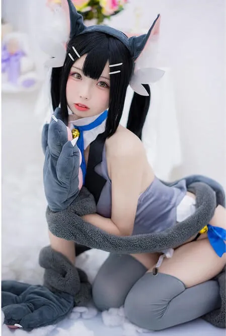 Cosplay视觉风格与社媒更新线索 黑色猫耳元素角色服装照片