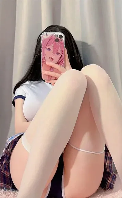 抖音平台线索与写真风格整理 在室内光线环境中的自拍照片