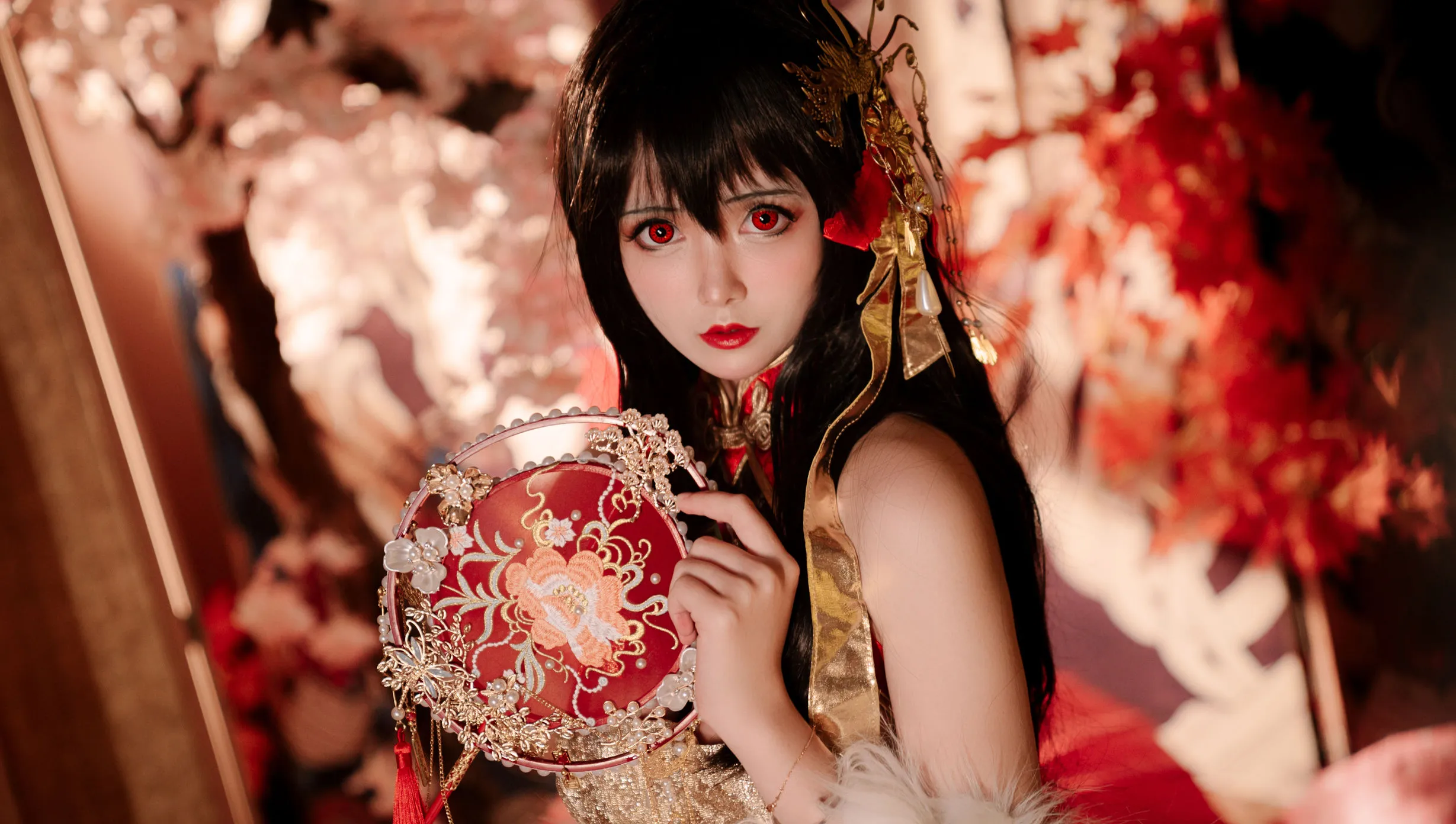 Cosplay平台线索与写真风格更新整理 黑发红色背景Cosplay照片