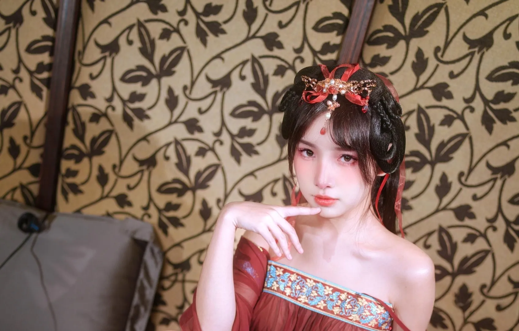 社媒线索与写真风格更新范围介绍 写真造型图片,展示角色服装与整体视觉风格