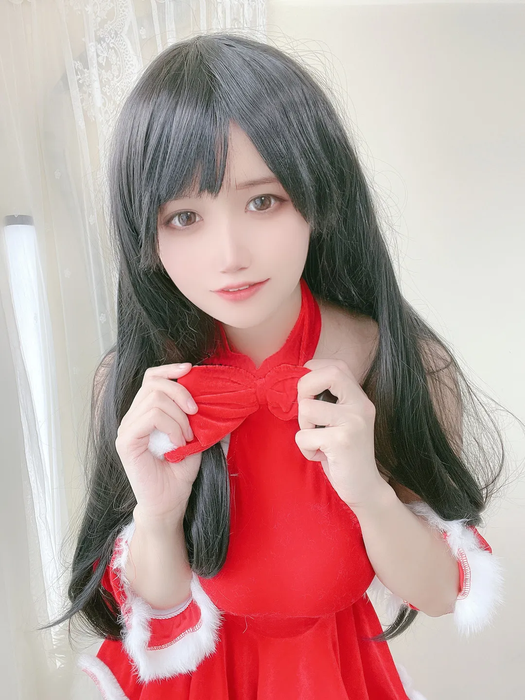 微博与社媒Cosplay写真风格介绍 红色服装与黑色长发角色造型