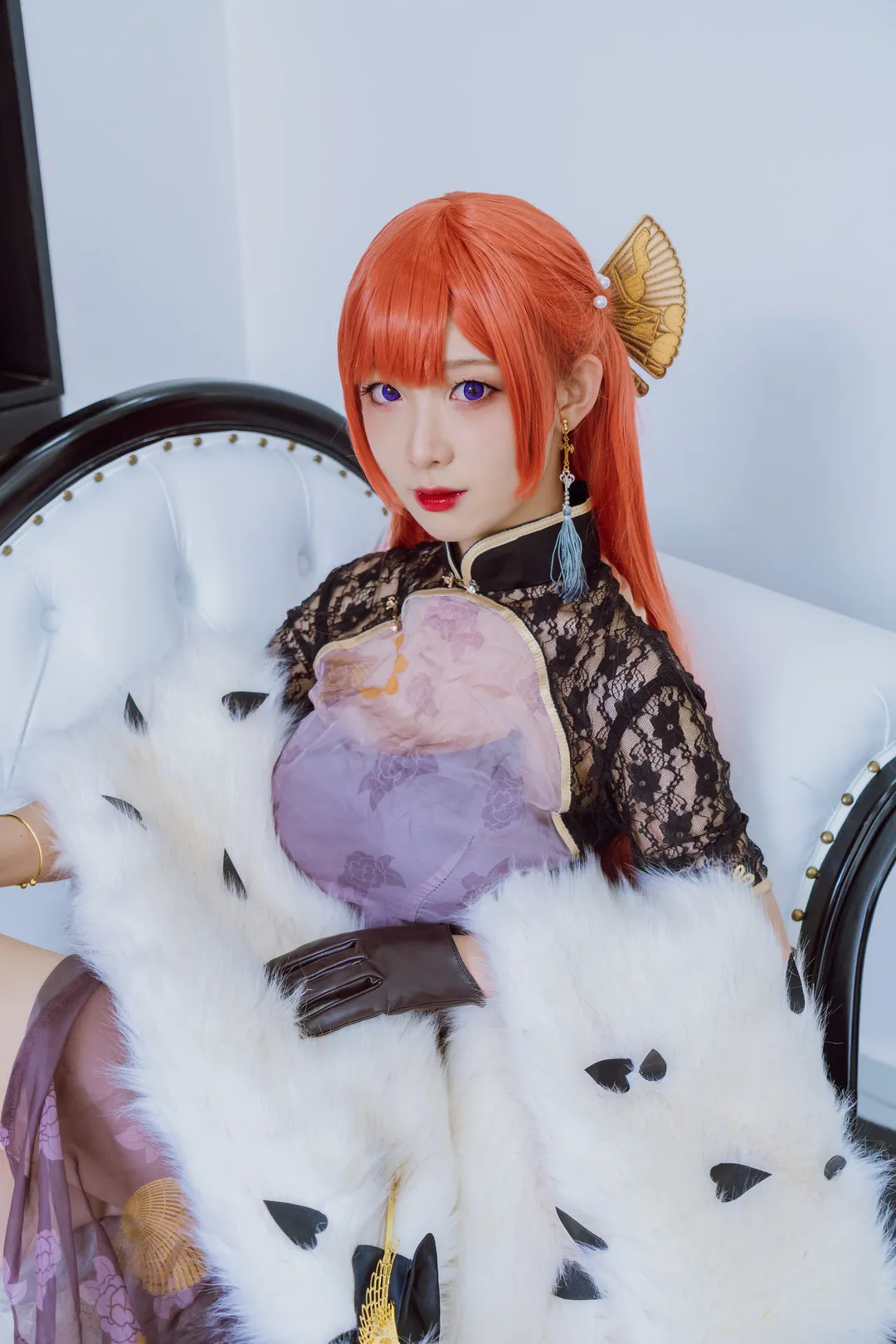 微博Cosplay写真与视觉风格介绍 浅色服装室内写真与窗边场景