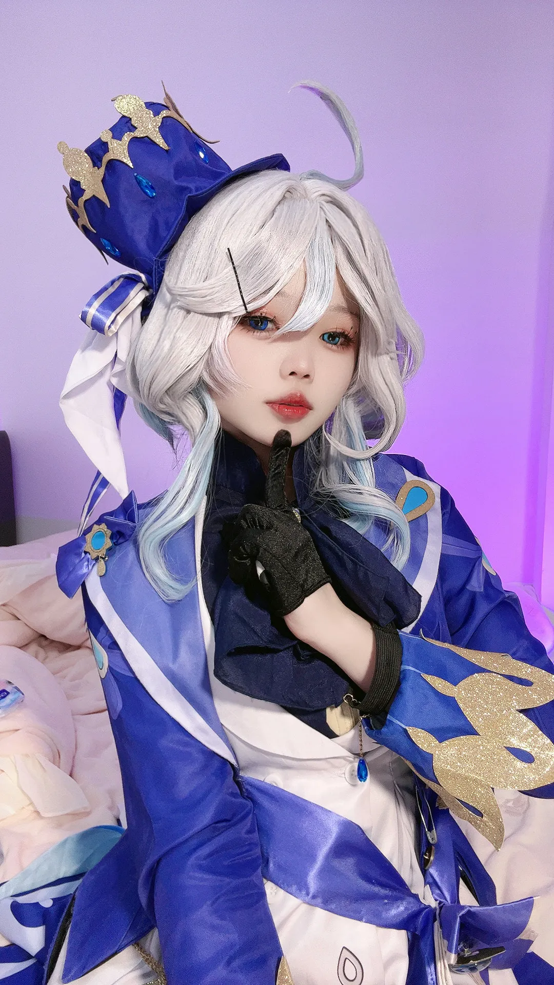 微博抖音平台线索与Cosplay风格更新整理 蓝白色Cosplay服装与白色假发造型照片