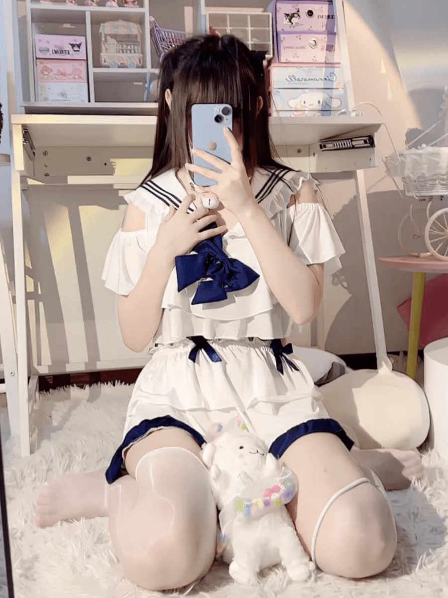 公开平台线索与写真视觉风格更新整理 白蓝色系服装室内自拍造型