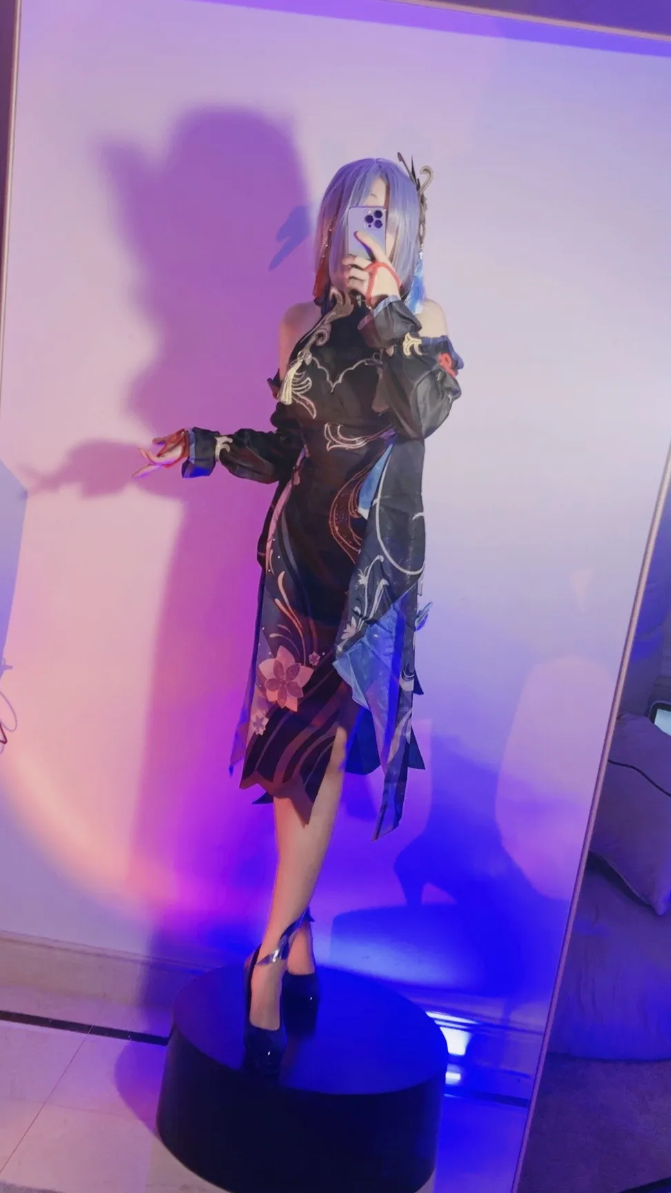 平台线索与Cosplay更新风格整理 黑色系Cosplay服装造型照片