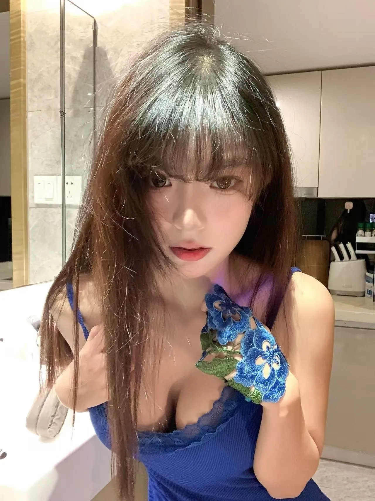 公开平台线索与写真视觉风格更新介绍 近距离室内人像