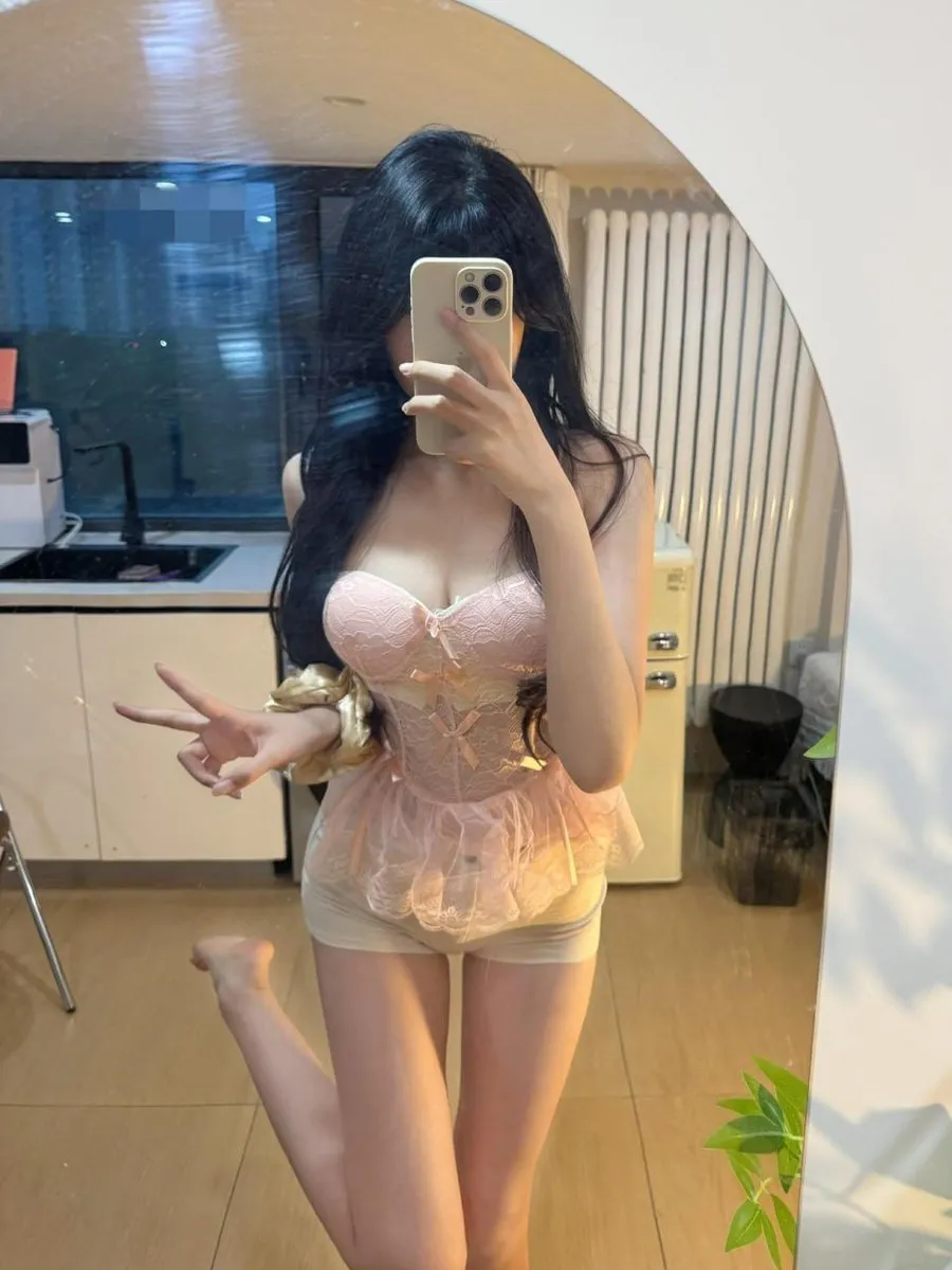 平台线索与写真风格更新介绍 神明同同浅色服装室内写真风格