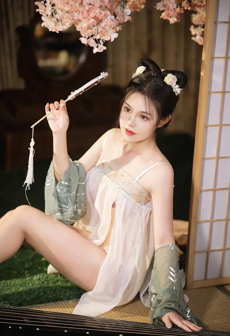 楚楚不吃鱼古风白纱裙搭配古筝